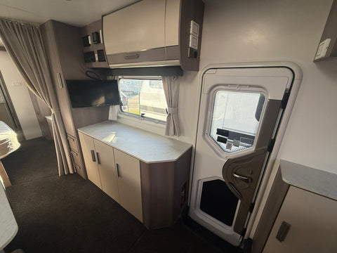 2022 Jayco Silverline Outback 24.75-4OB - 24ft